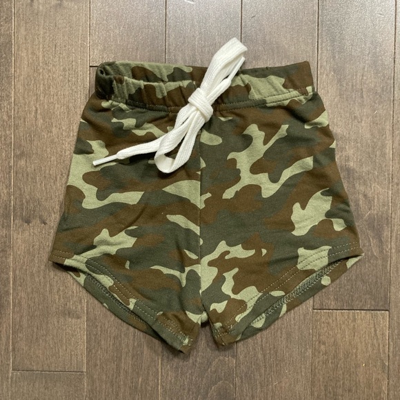Portage and Main -Baby Girl Shorts - Picture 1 of 3